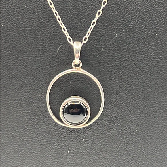 SUNSTONE IMPORTS STERLING SILVER AND ONYX NECKLACE 18” - Picture 2 of 7